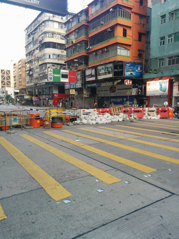 旺角市民自設的路障